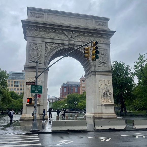 Hi, I’m Erica! 👋🏻 - Picture 2 of 2